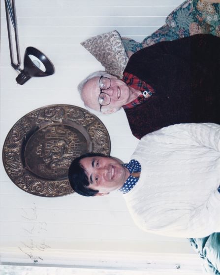 写真：ケーディス氏（右）と筆者（左）。（マサチューセッツ州ヒースのケーディス氏の自宅にて。1995年４月１日）